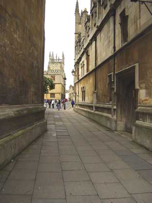 Image of Oxford, Catte Street with Bodleian Library in the background