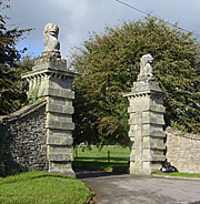 Image of the entrance gateway to Stalbridge House.